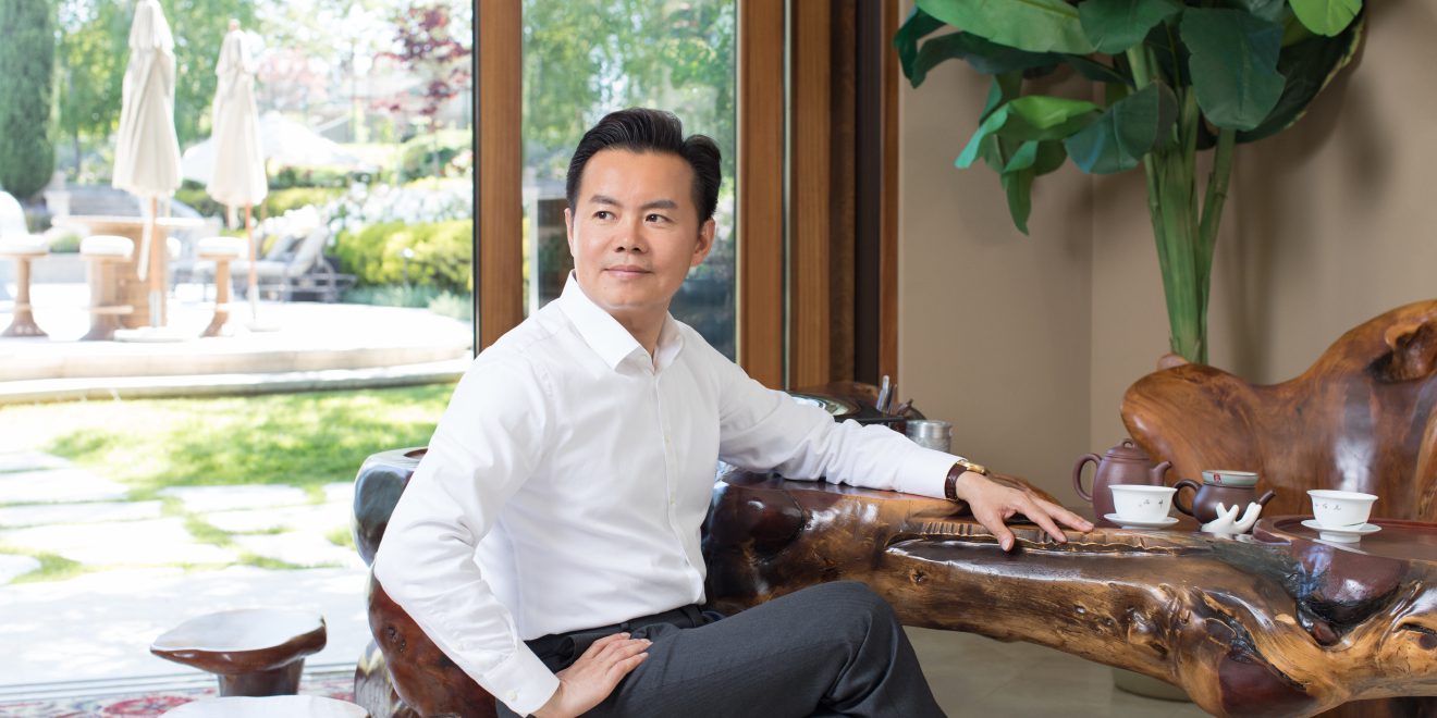 Chicago Booth alumnus gives $10 million for key University priorities